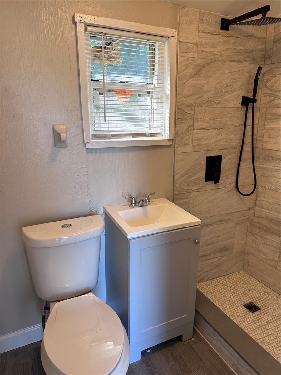 Image 3 of 5 For 1215 Historic Goldsboro Boulevard A