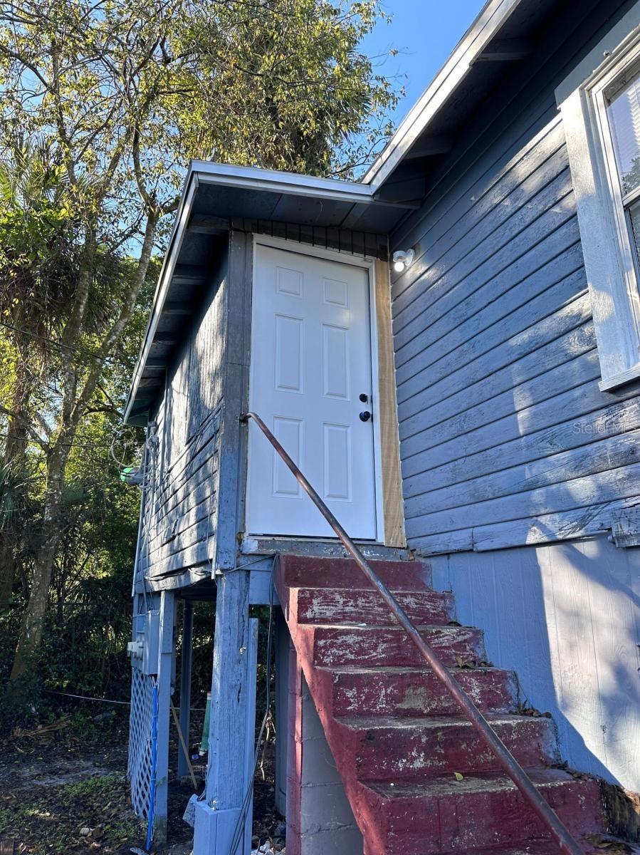 Image 4 of 5 For 1215 Historic Goldsboro Boulevard A