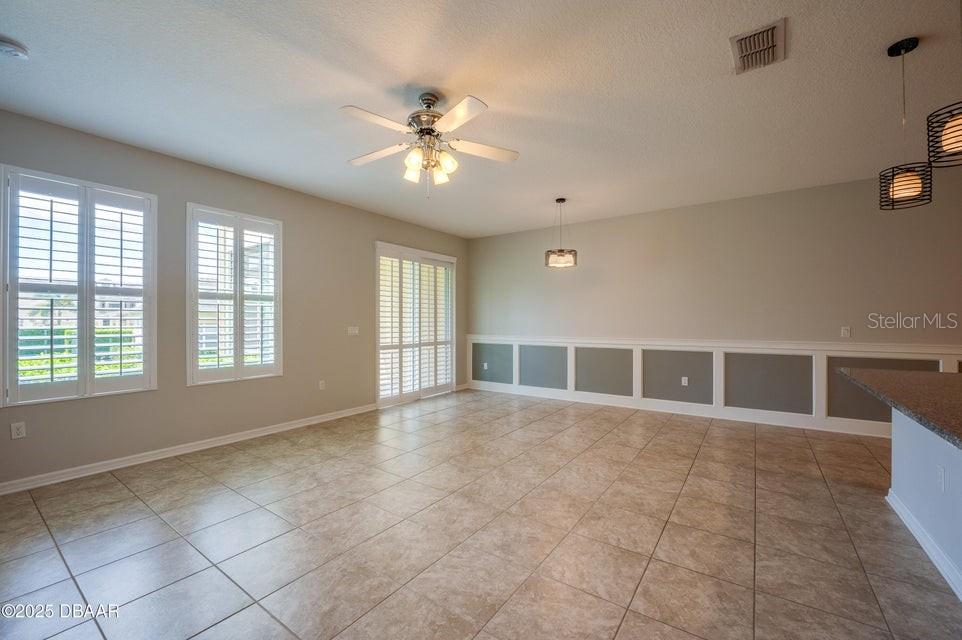 Image 7 of 37 For 13526 Fountainbleau Drive