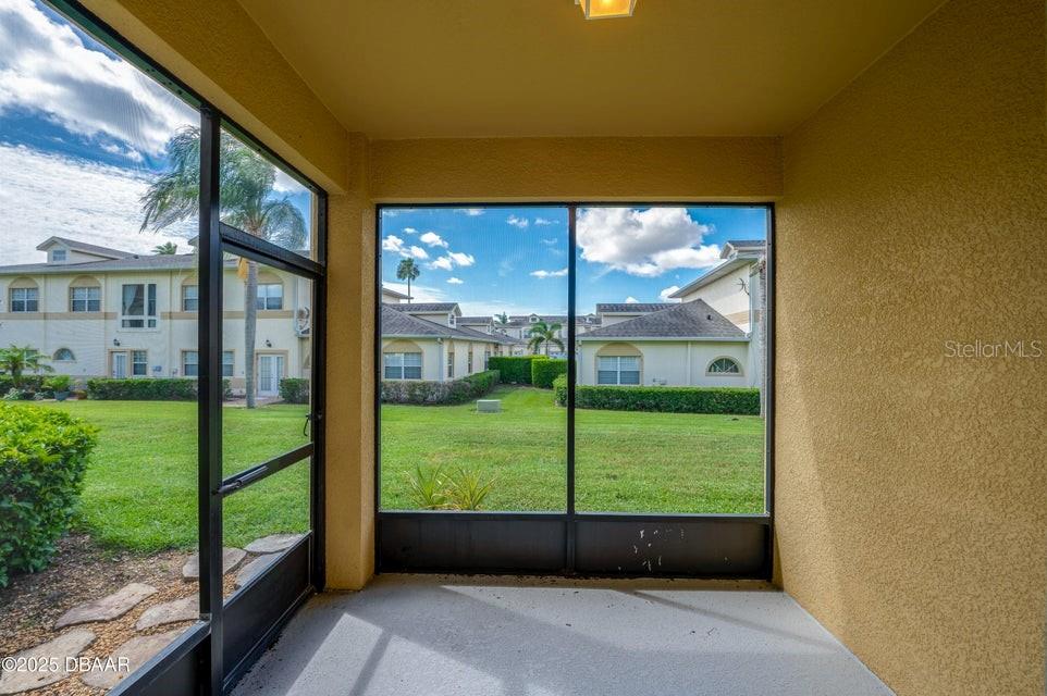 Image 8 of 37 For 13526 Fountainbleau Drive