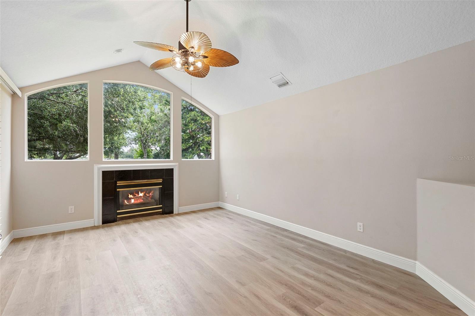 Image 17 of 42 For 317 Alexandra Woods Drive