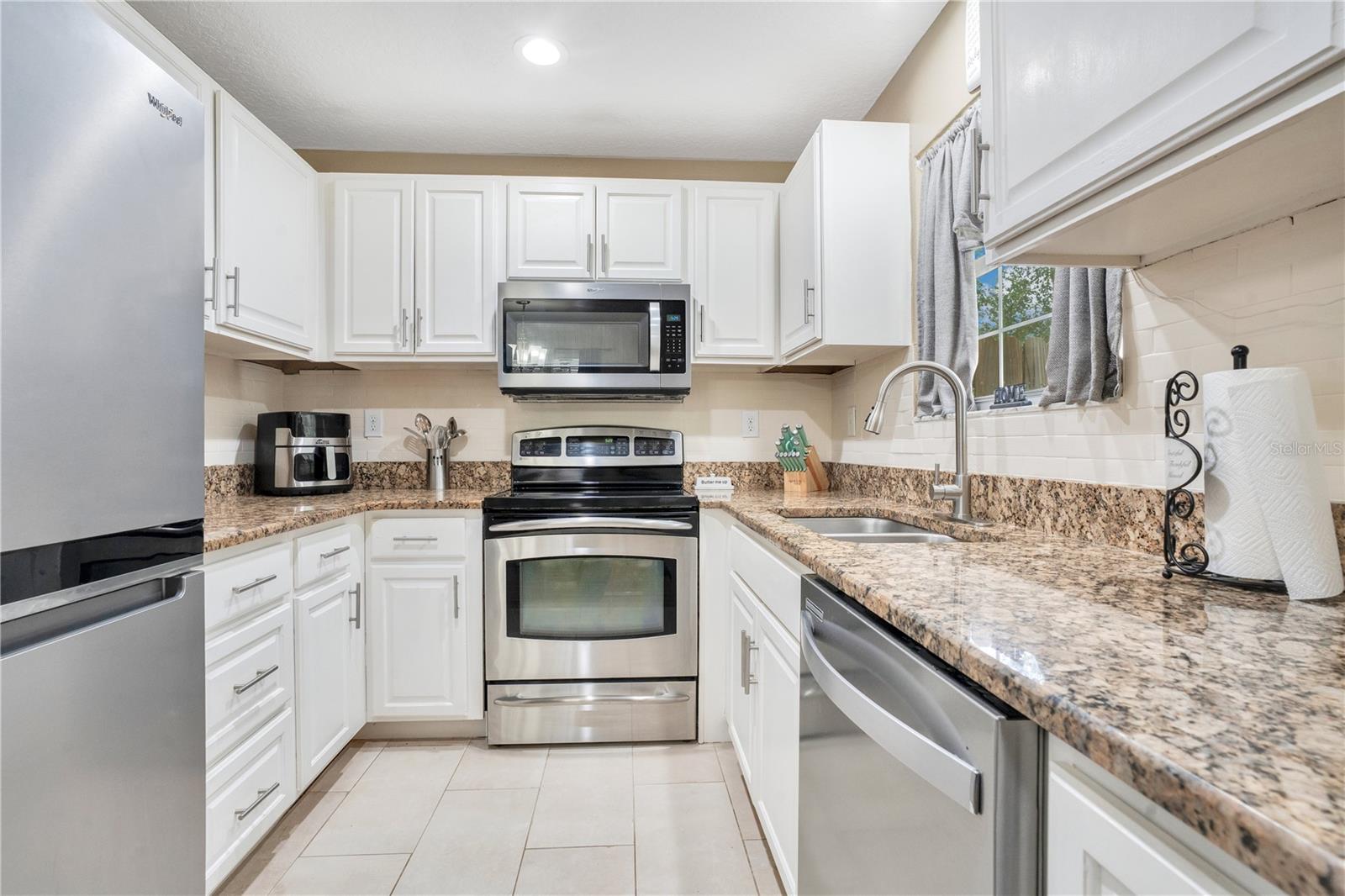 Image 11 of 31 For 819 Buford Avenue