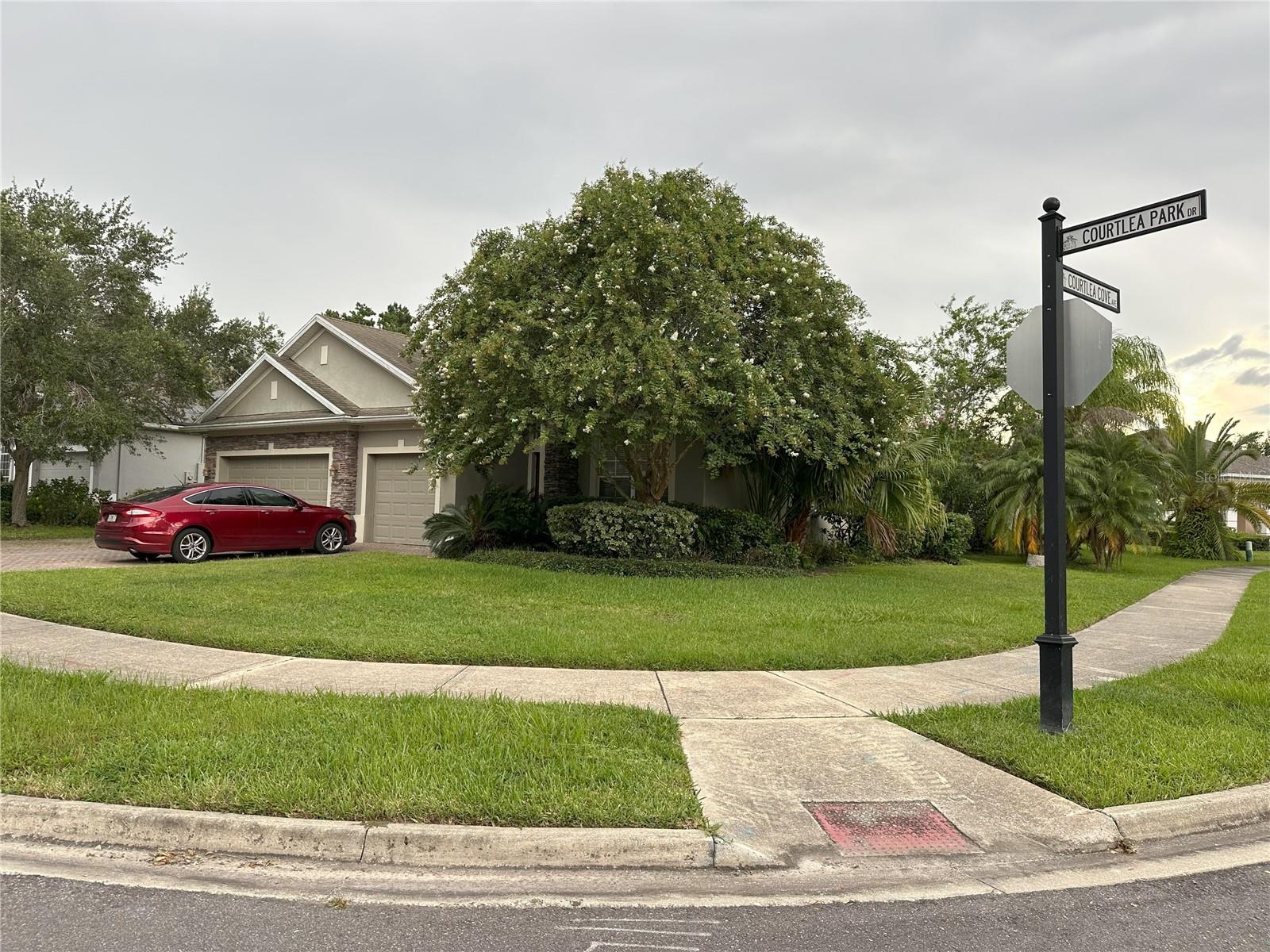 Image 4 of 39 For 336 Courtlea Park Drive