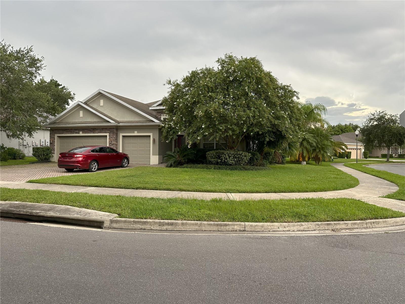 Image 5 of 39 For 336 Courtlea Park Drive