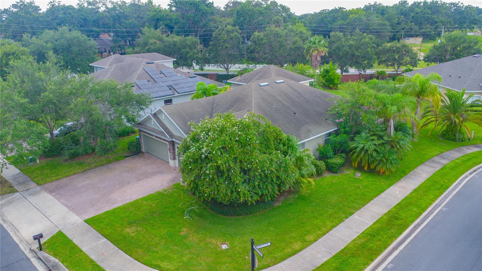 Image 8 of 39 For 336 Courtlea Park Drive