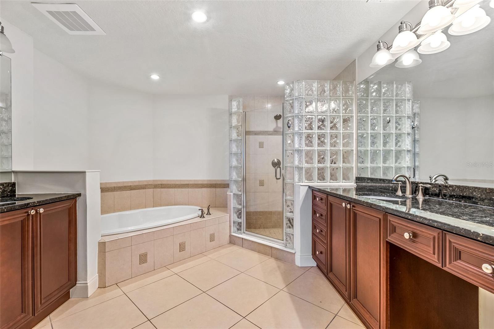 Image 18 of 51 For 2515 Atlantic Ave  507