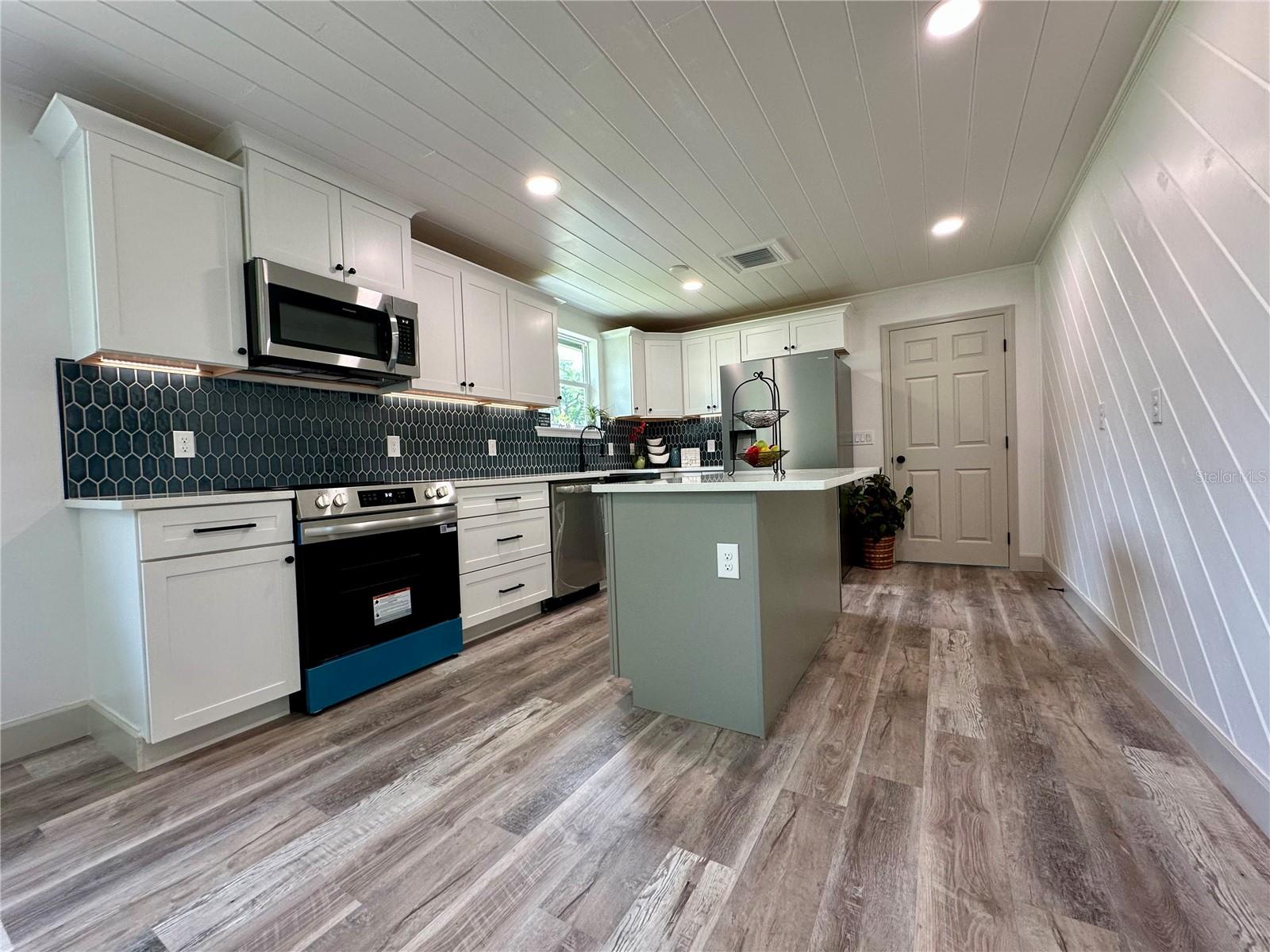 Image 12 of 35 For 763 Blue Springs Avenue