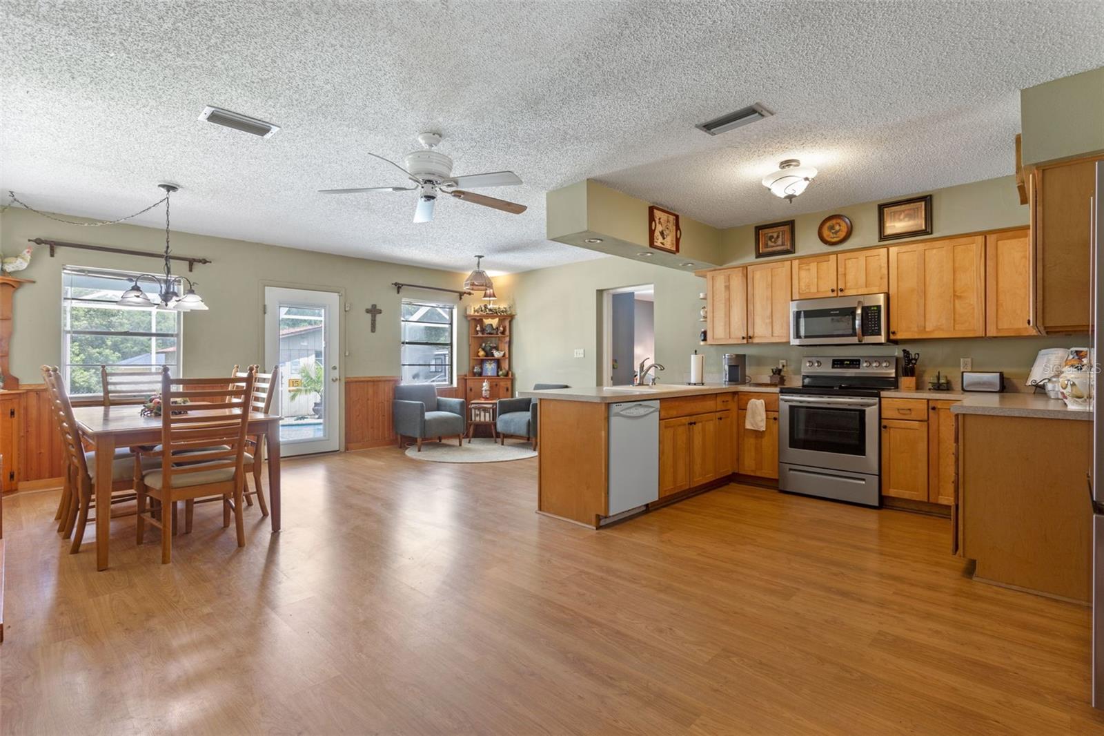 Image 8 of 47 For 7484 Redbud Lane