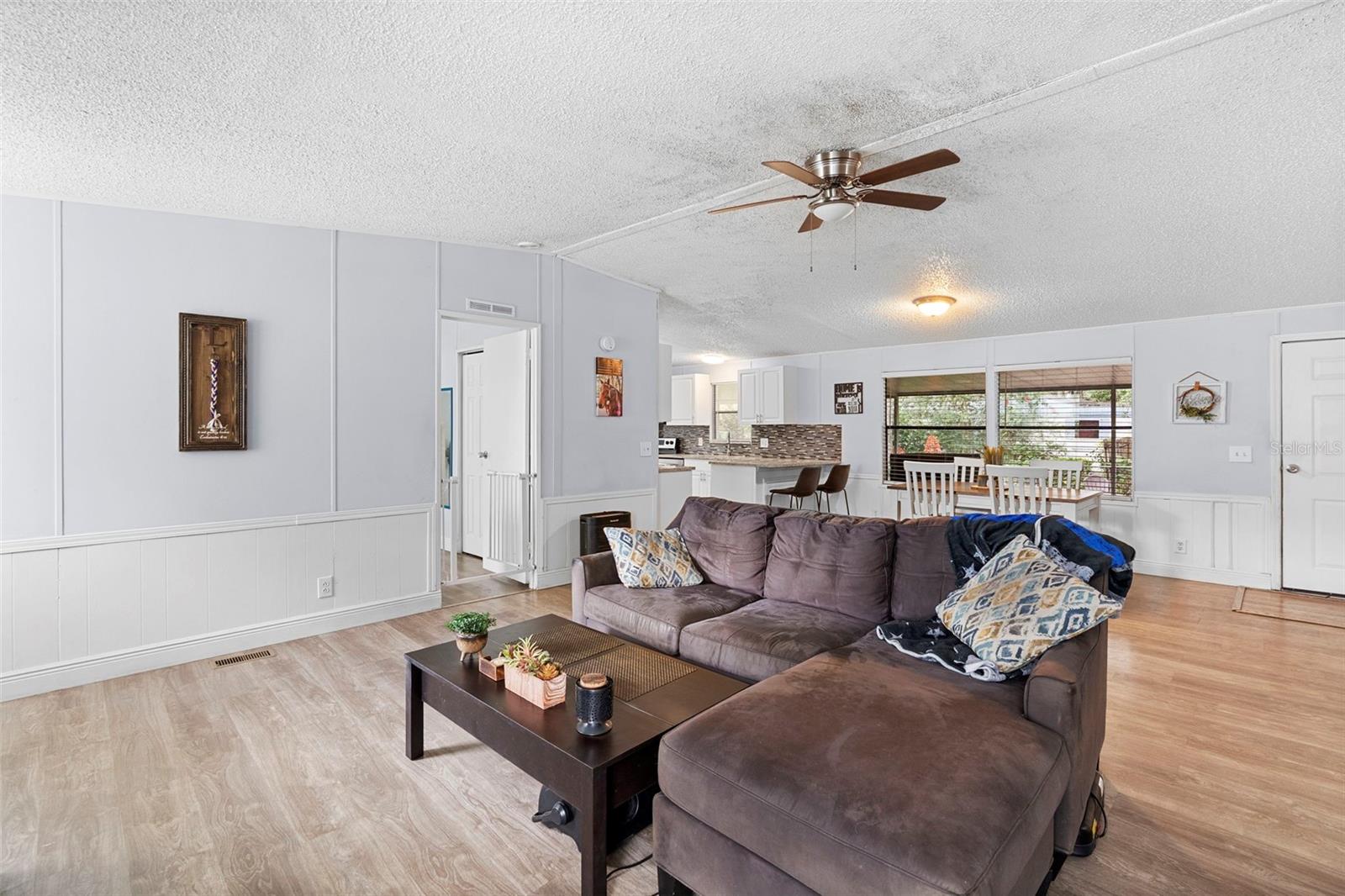 Image 16 of 37 For 4193 Woodland Circle