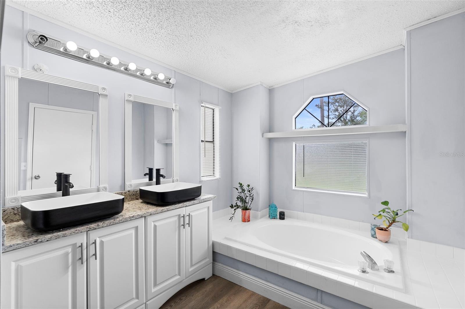 Image 20 of 37 For 4193 Woodland Circle