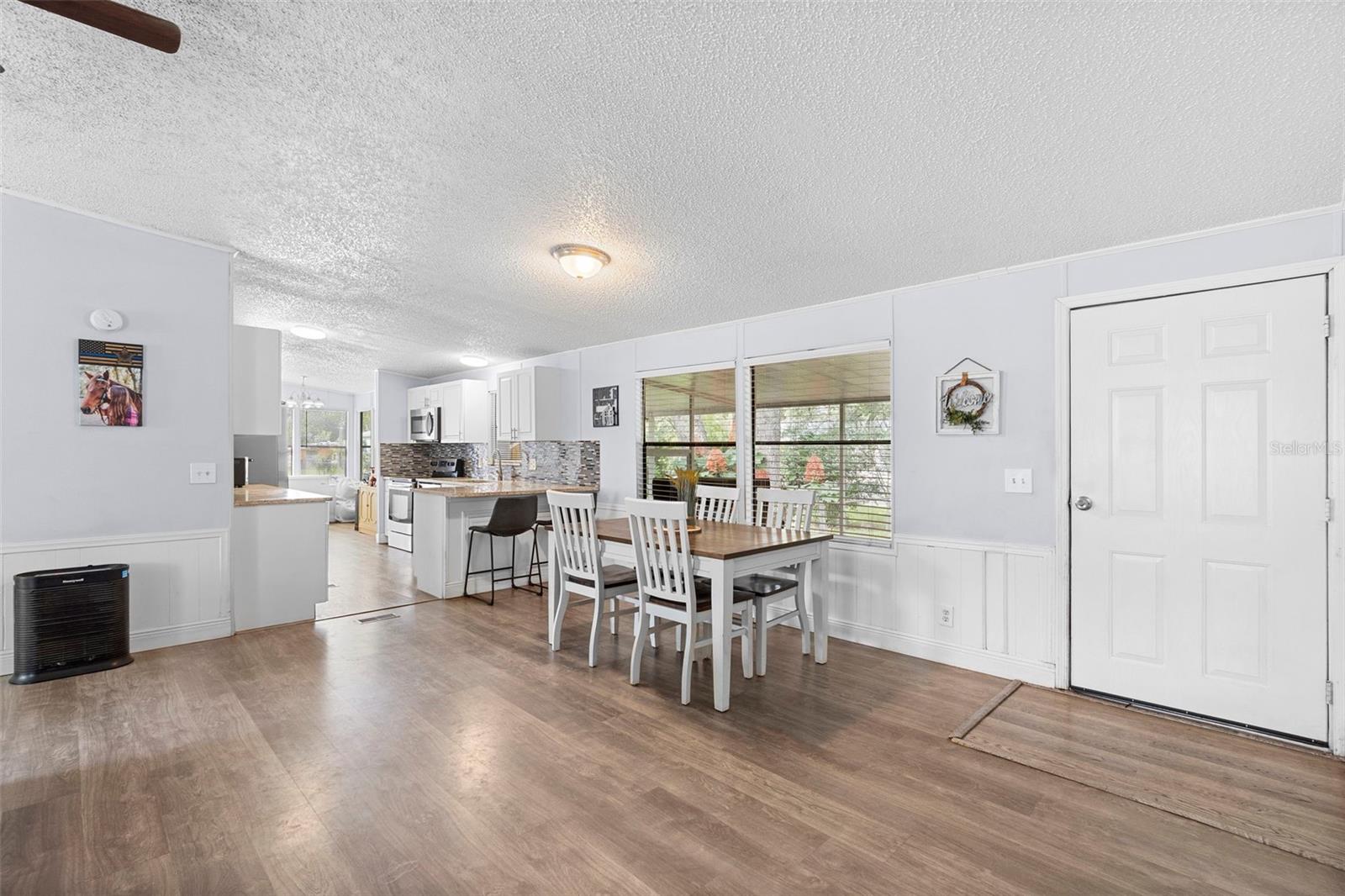 Image 5 of 37 For 4193 Woodland Circle