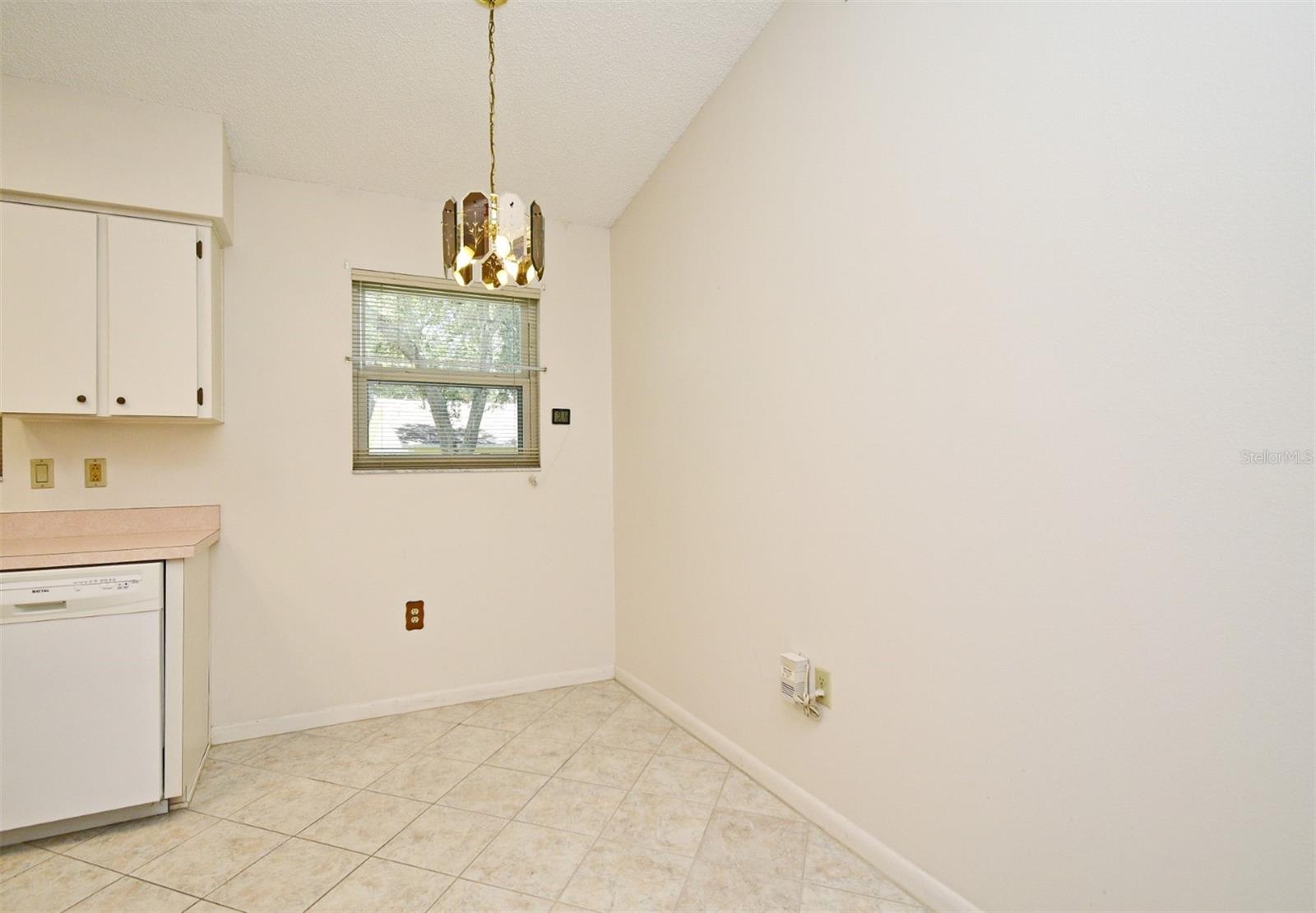 Image 24 of 41 For 1902 Tweed Court