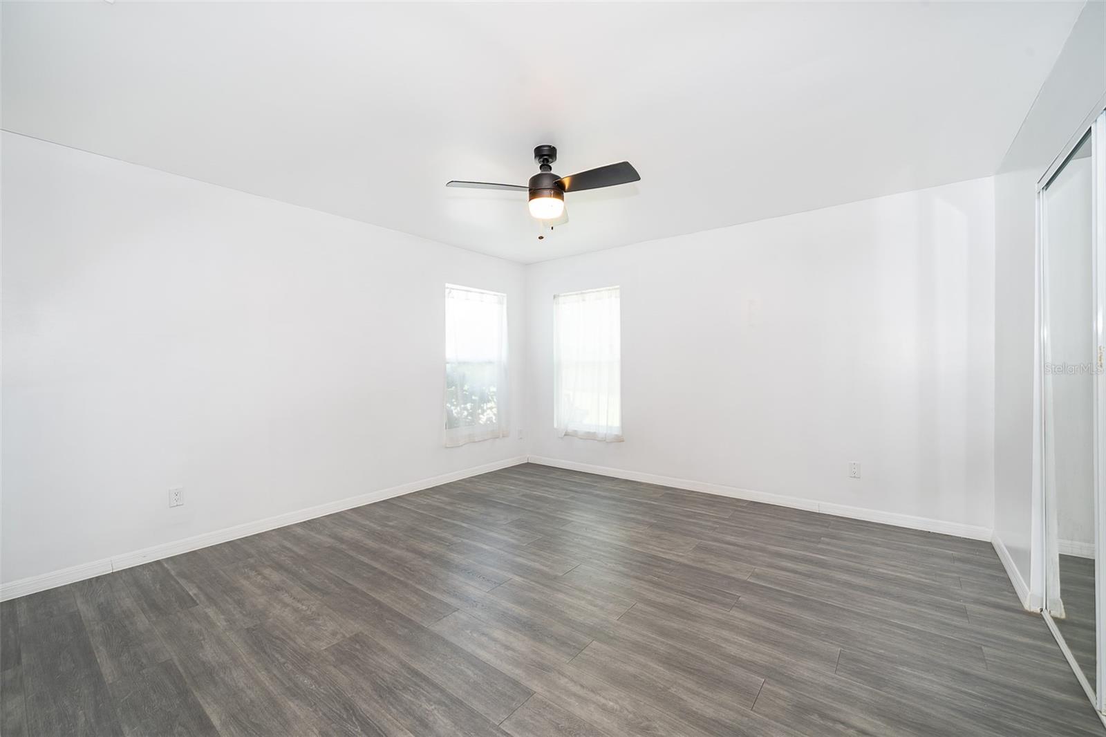 Image 19 of 25 For 571 James Street