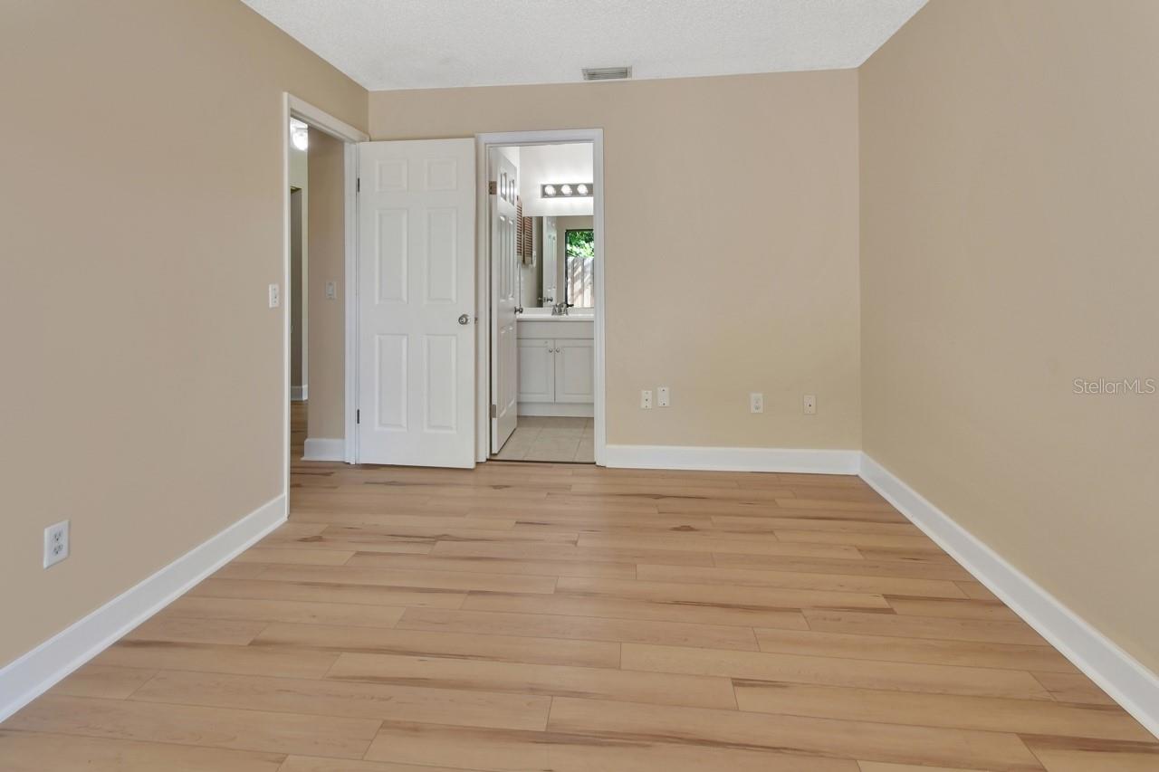 Image 9 of 30 For 320 Webb Street