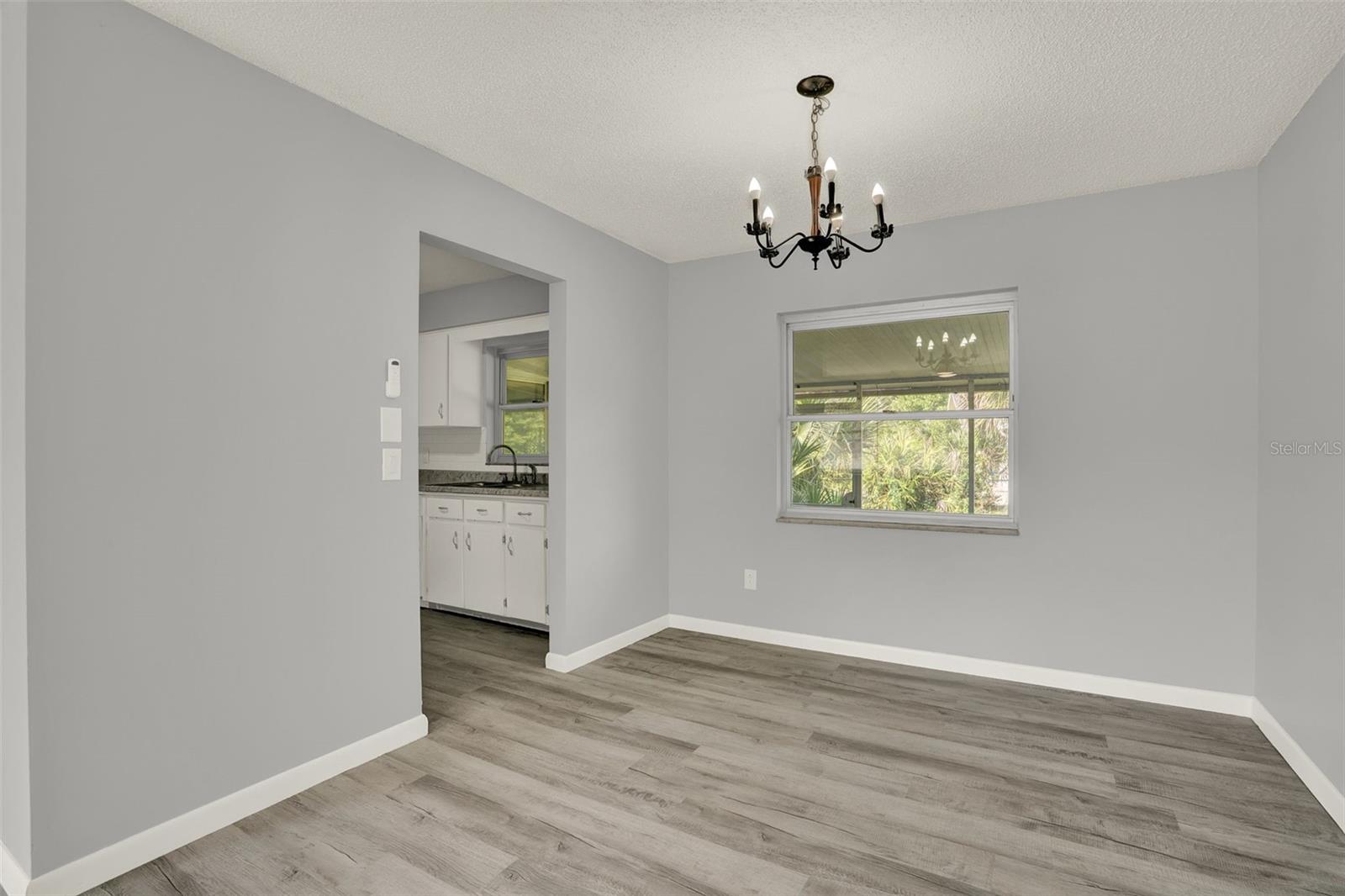 Image 11 of 39 For 608 Northern Oaks Avenue