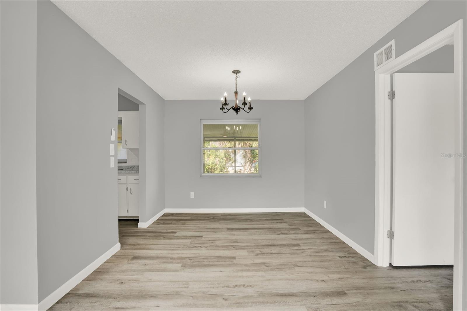 Image 12 of 39 For 608 Northern Oaks Avenue