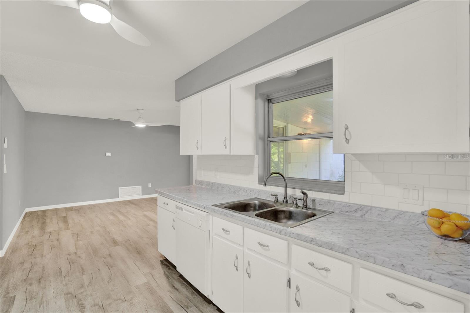 Image 18 of 39 For 608 Northern Oaks Avenue