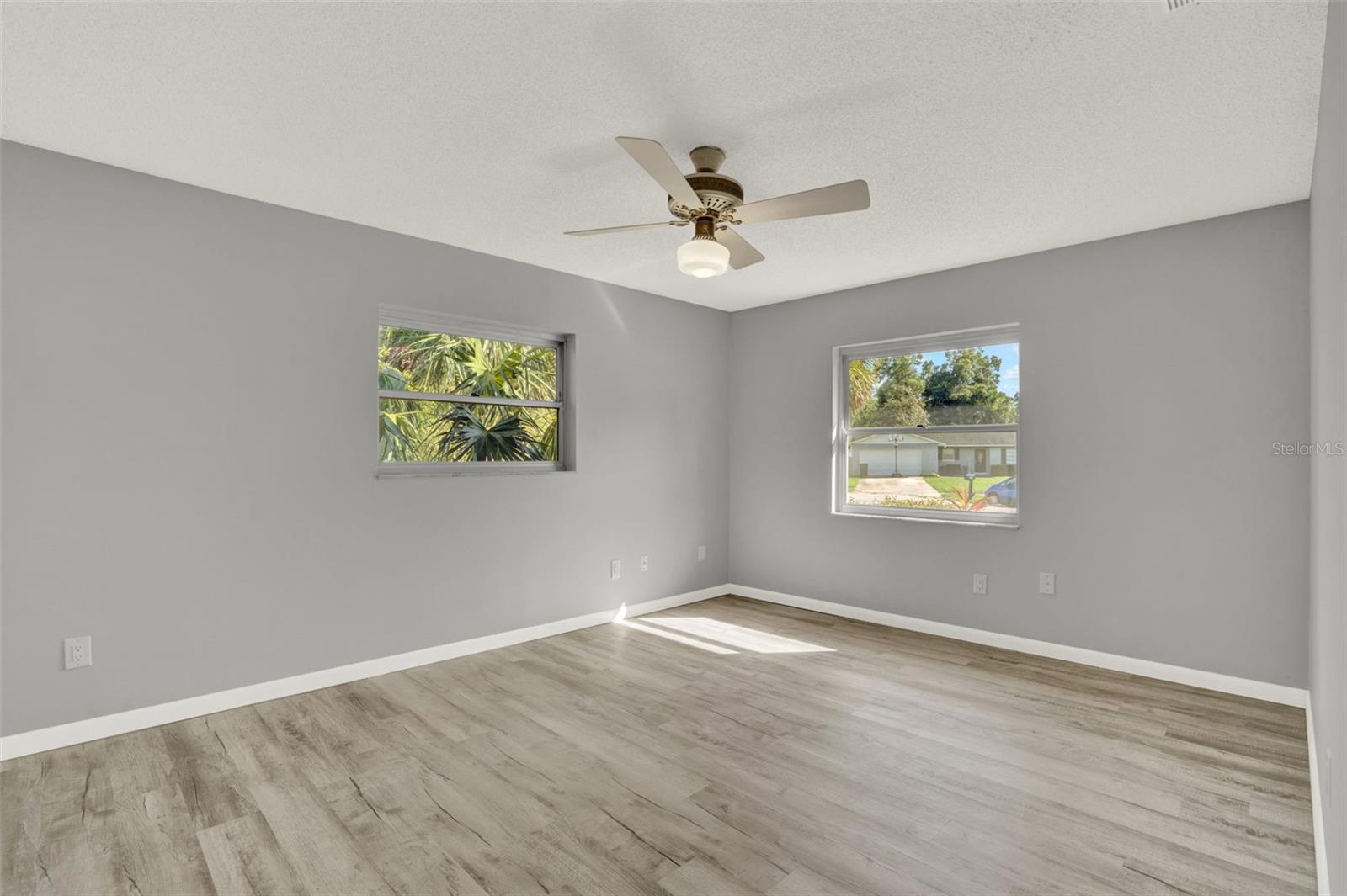 Image 24 of 39 For 608 Northern Oaks Avenue