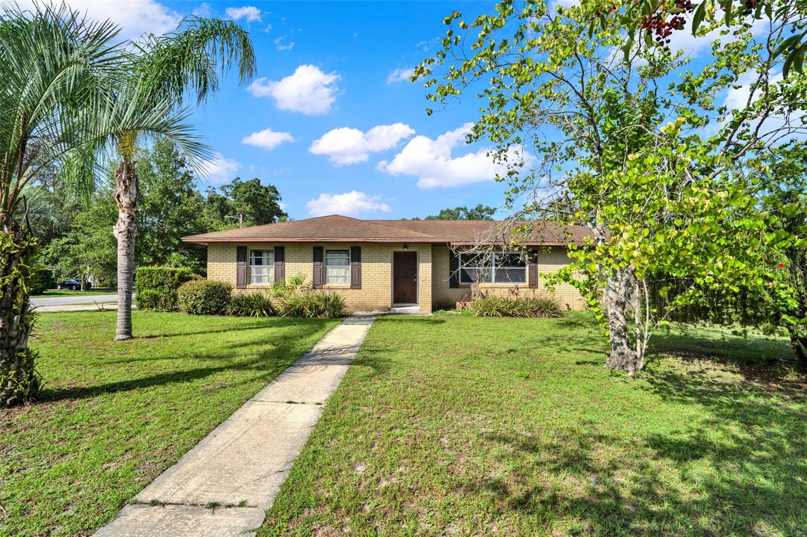 Image 4 of 39 For 608 Northern Oaks Avenue