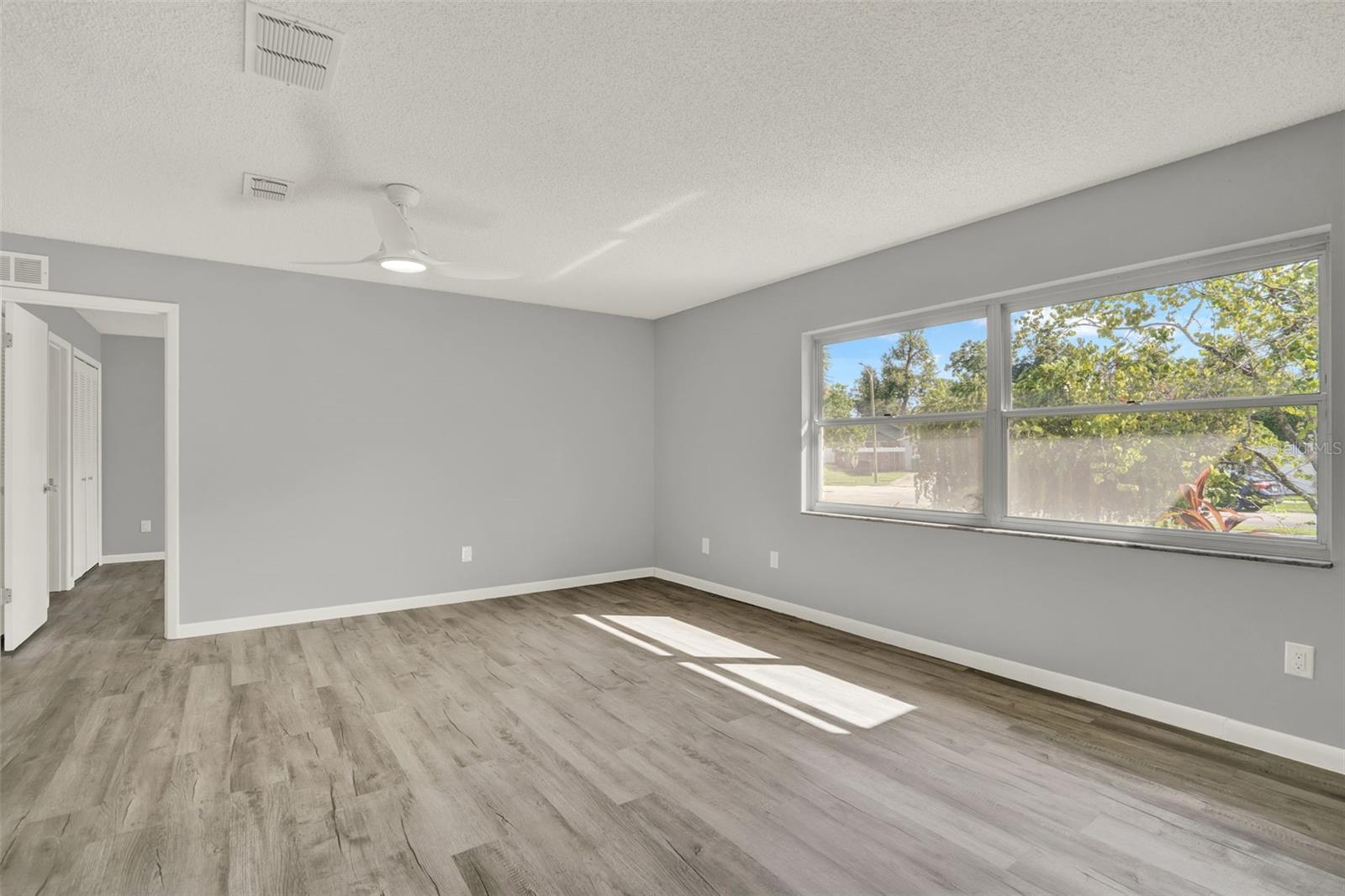 Image 6 of 39 For 608 Northern Oaks Avenue