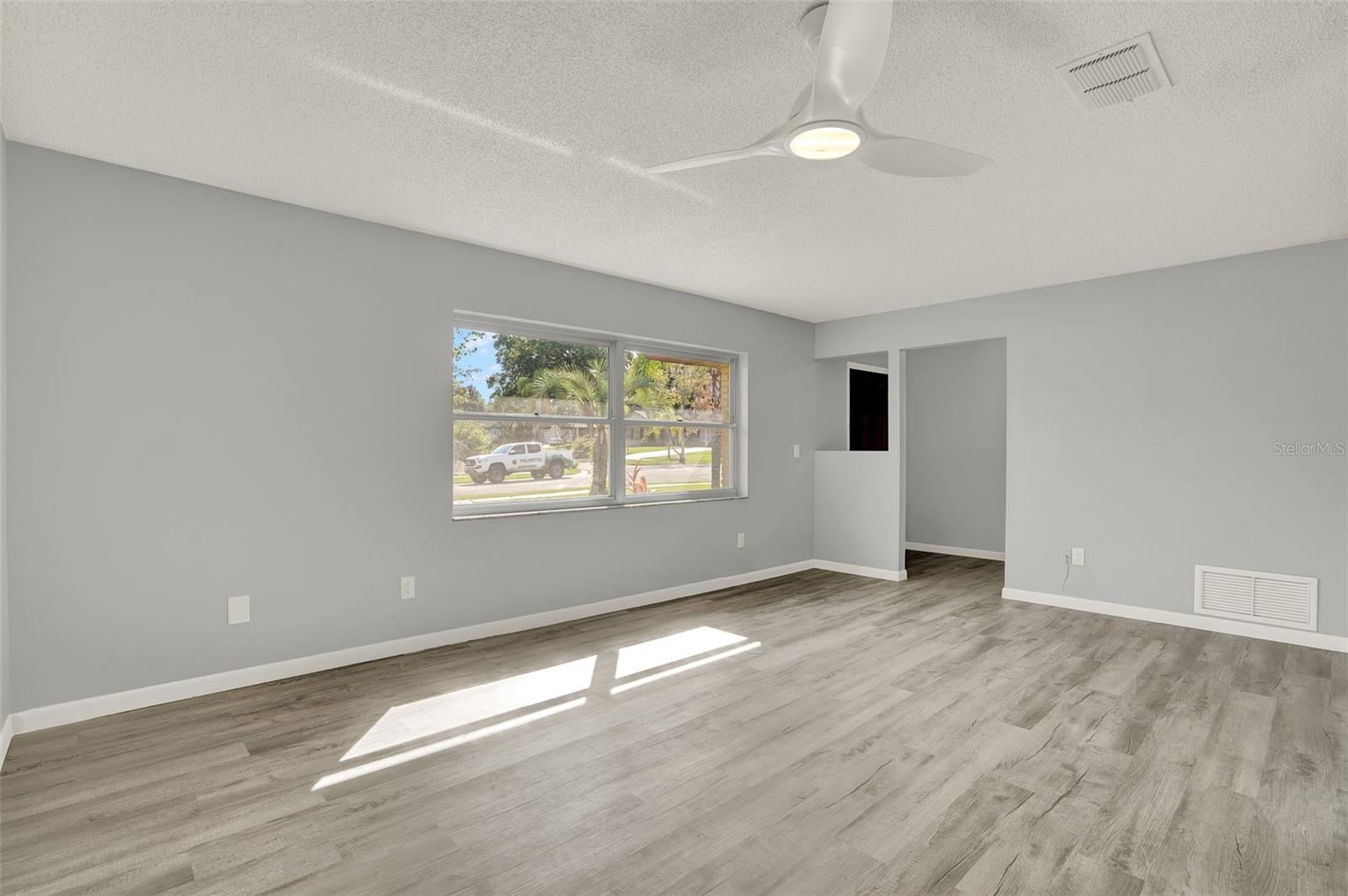 Image 8 of 39 For 608 Northern Oaks Avenue