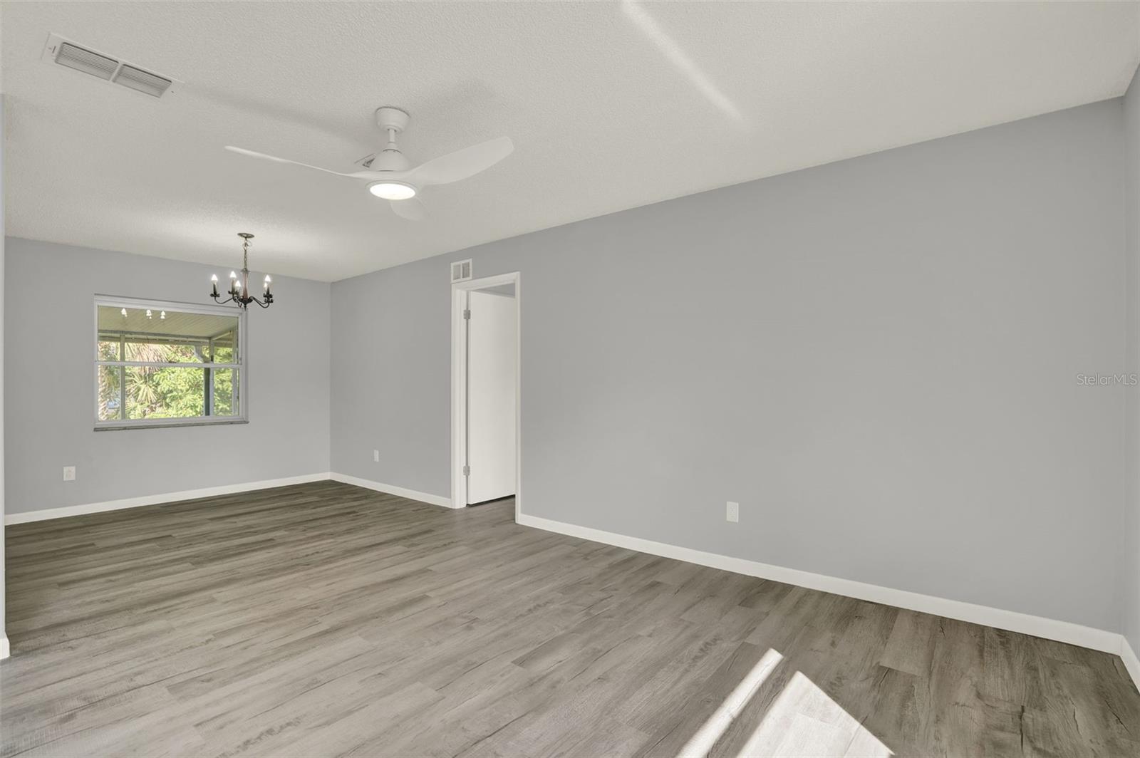 Image 9 of 39 For 608 Northern Oaks Avenue
