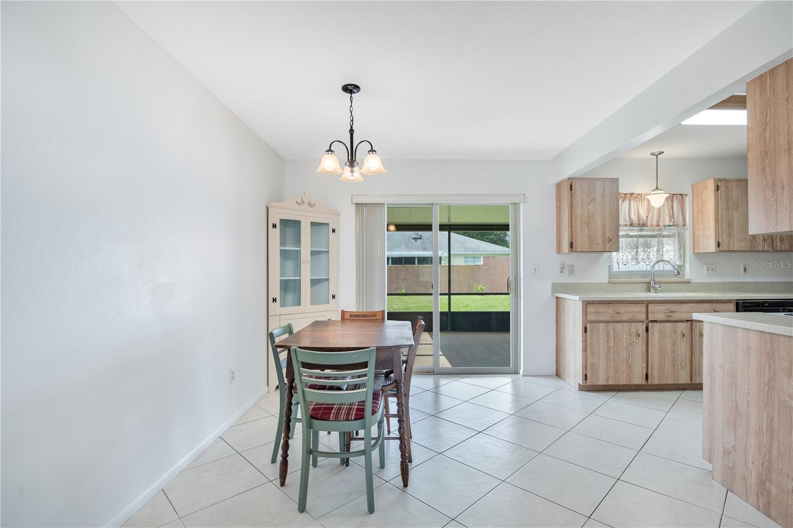 Image 5 of 17 For 416 Falcon Avenue