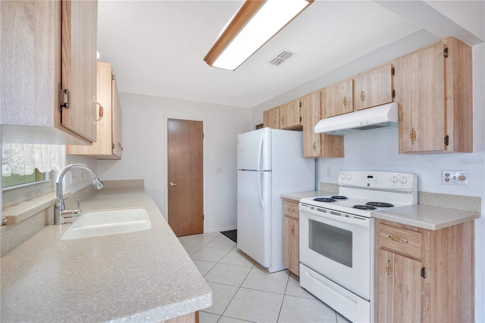 Image 7 of 17 For 416 Falcon Avenue