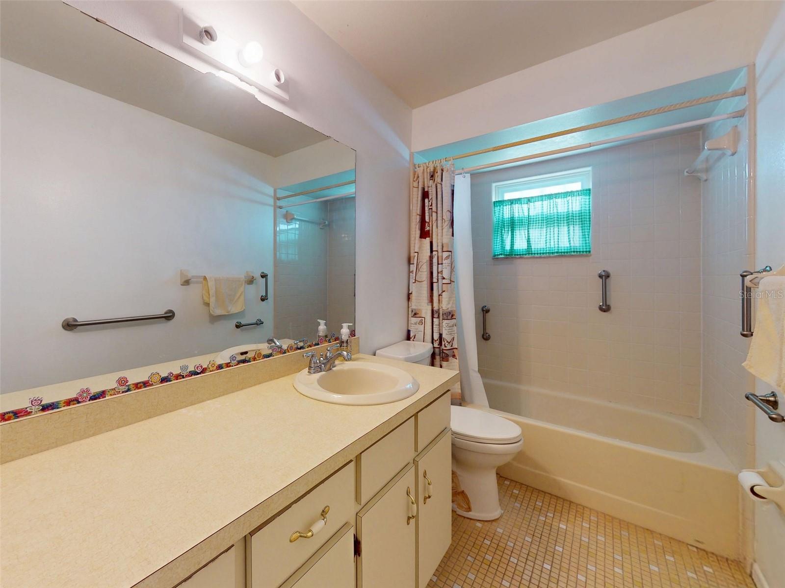 Image 16 of 40 For 2410 Albury Avenue