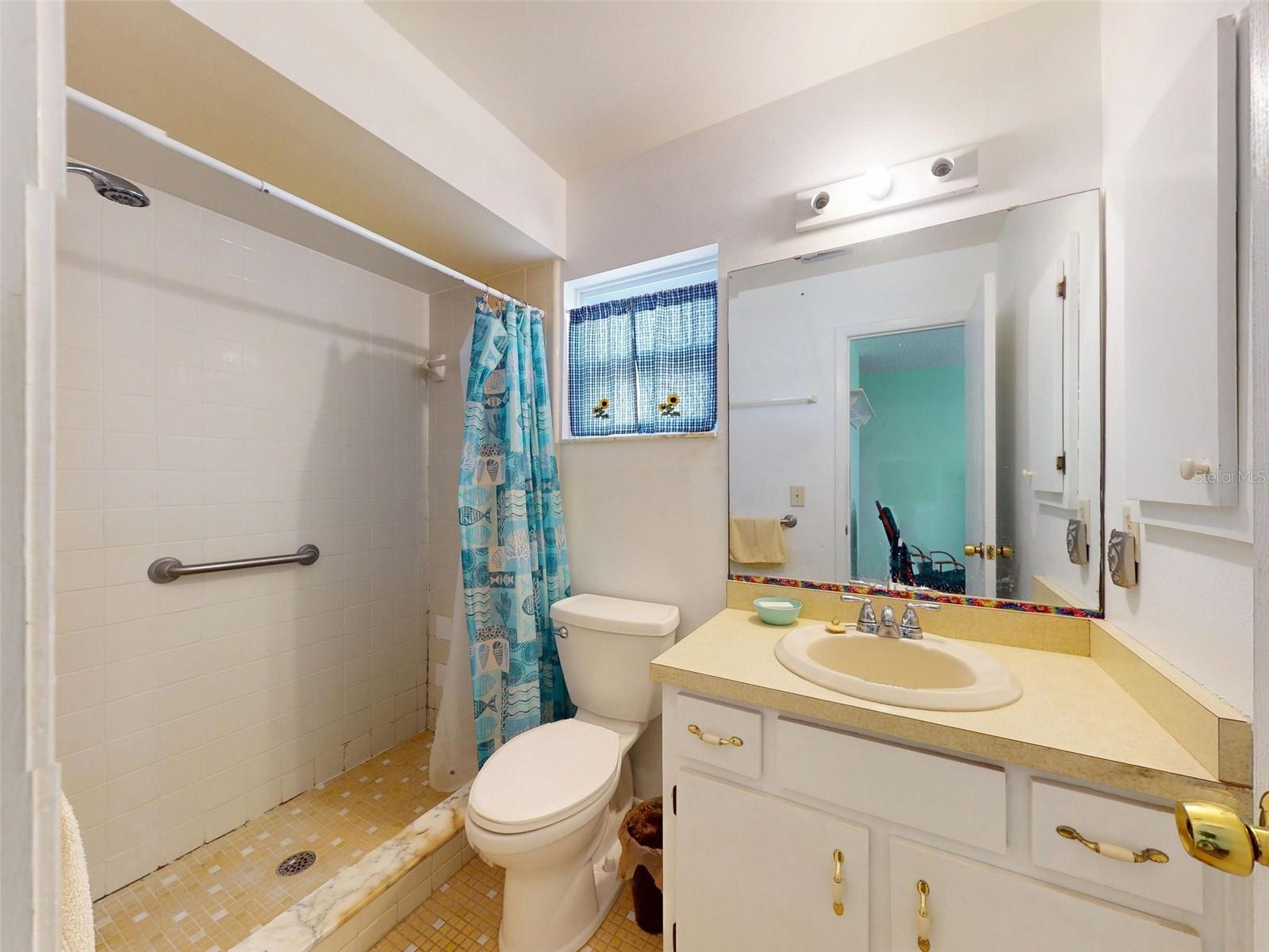 Image 22 of 40 For 2410 Albury Avenue