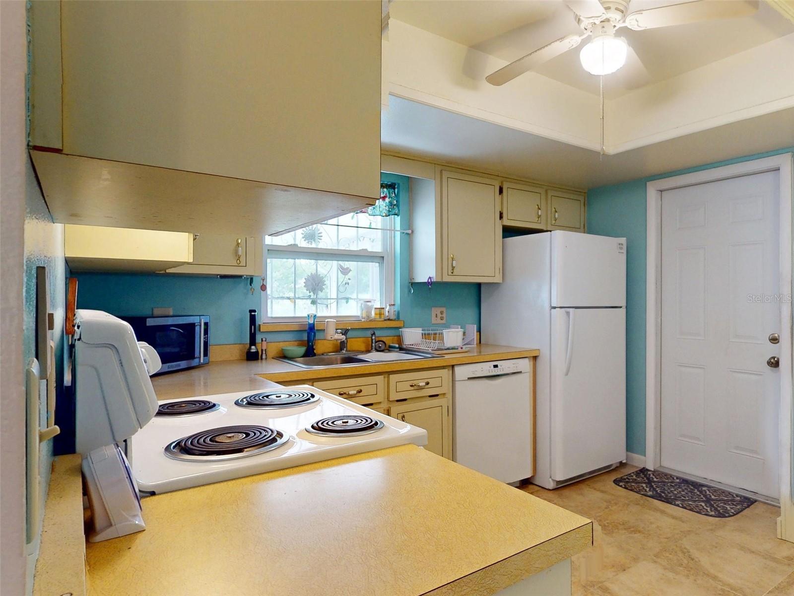 Image 8 of 40 For 2410 Albury Avenue