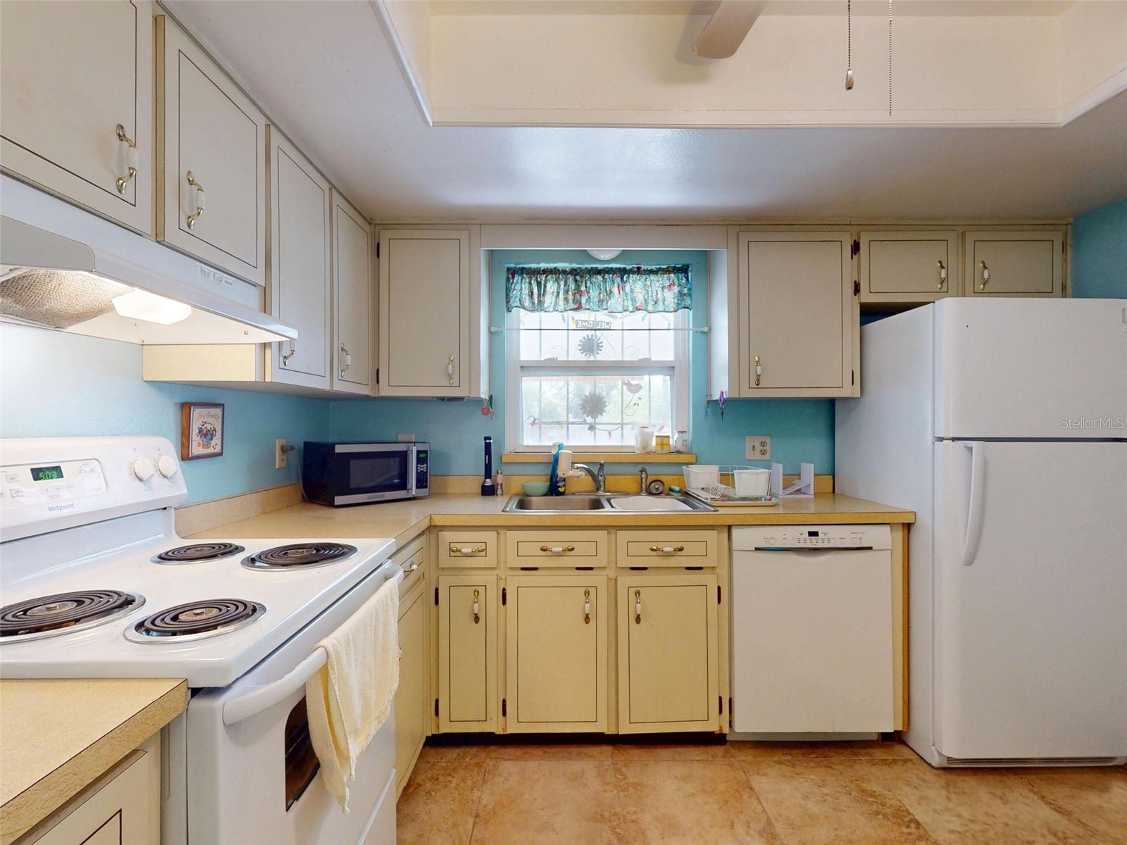 Image 9 of 40 For 2410 Albury Avenue