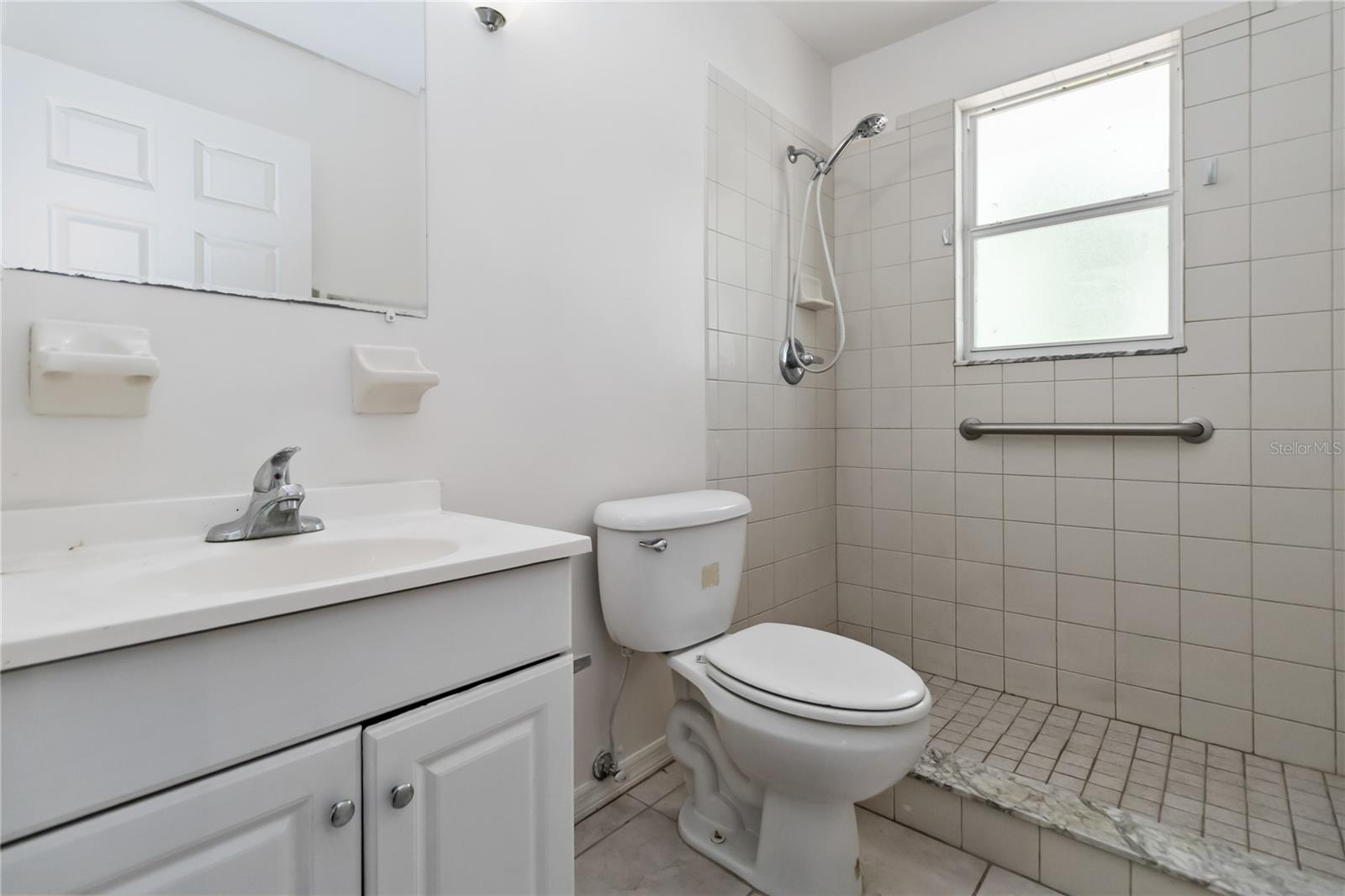 Image 11 of 22 For 444 Caroline Street