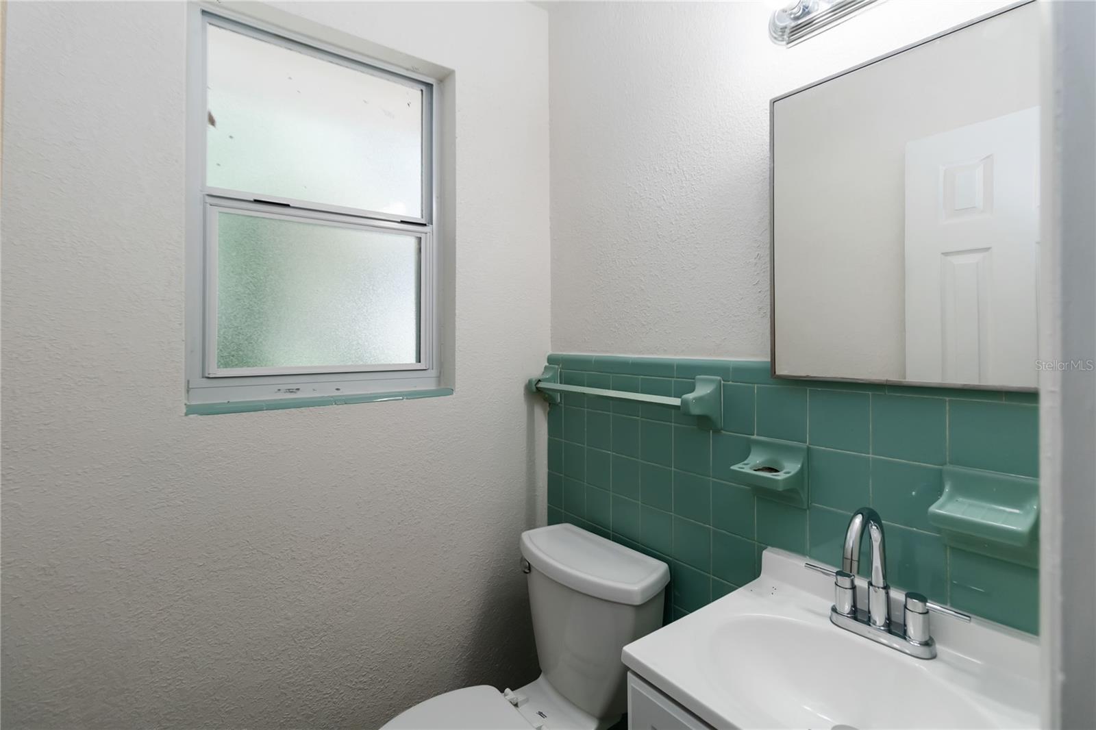 Image 14 of 22 For 444 Caroline Street