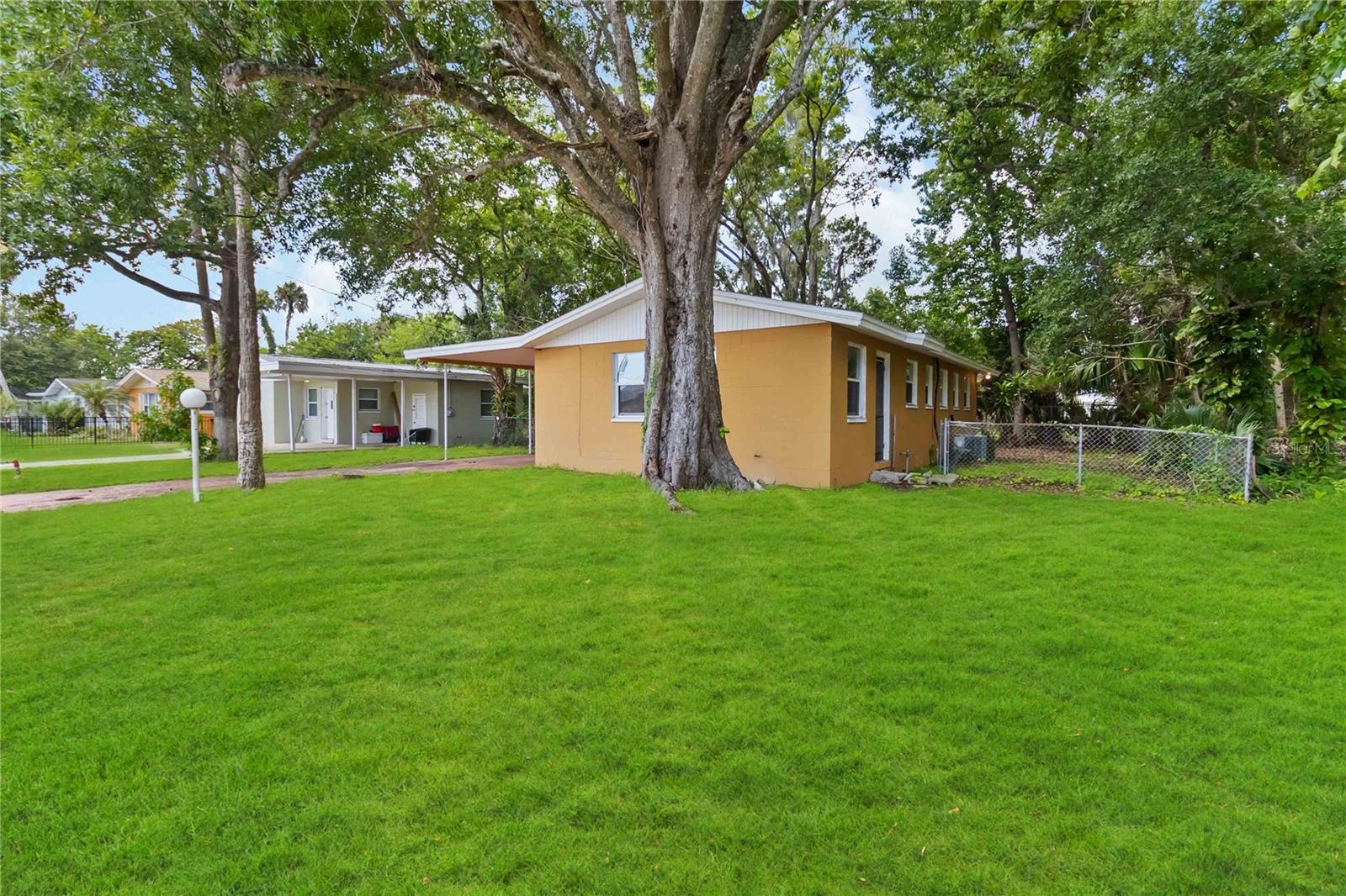 Image 18 of 22 For 444 Caroline Street