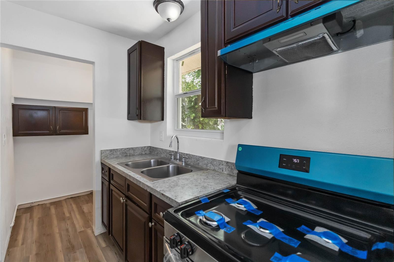 Image 4 of 22 For 444 Caroline Street