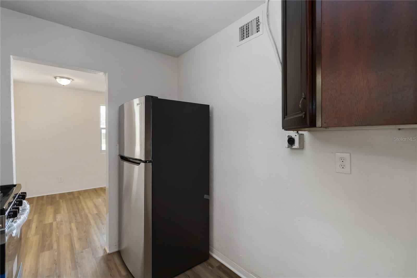 Image 6 of 22 For 444 Caroline Street
