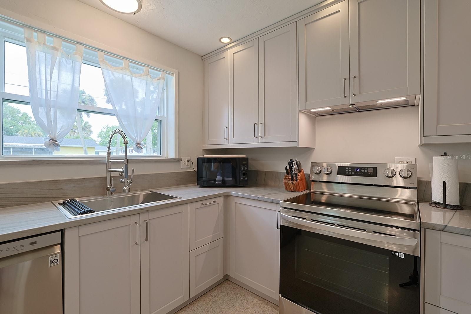 Image 11 of 28 For 1238 Suwanee Road