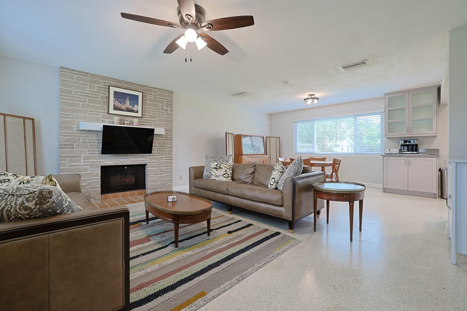 Image 14 of 28 For 1238 Suwanee Road