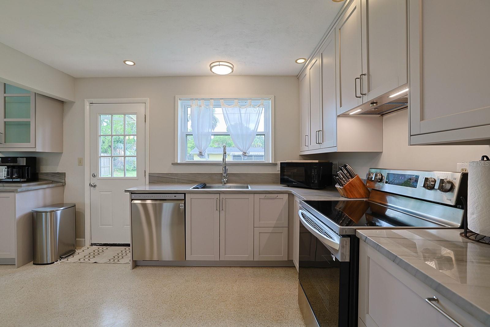 Image 2 of 28 For 1238 Suwanee Road