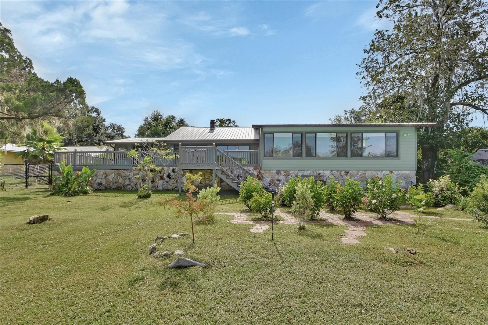 Image 7 of 78 For 160 Rose Avenue