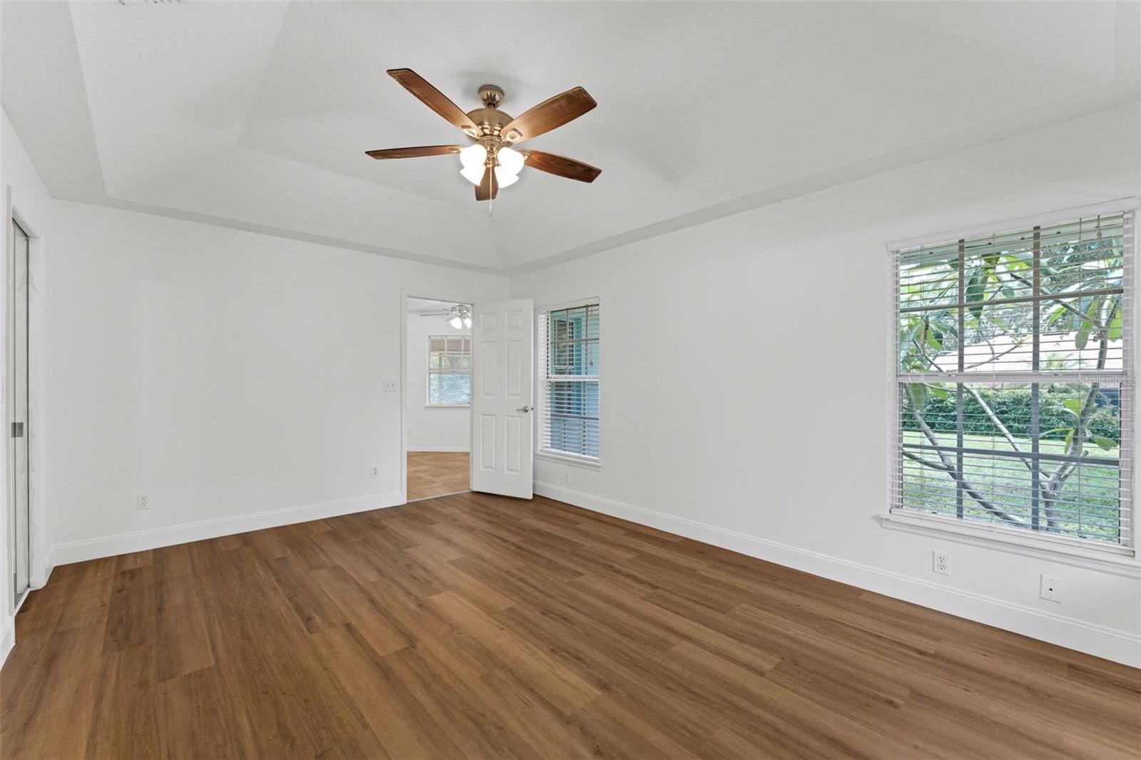 Image 18 of 44 For 10708 Lake Hill Drive