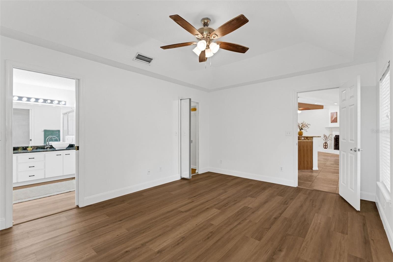 Image 19 of 44 For 10708 Lake Hill Drive