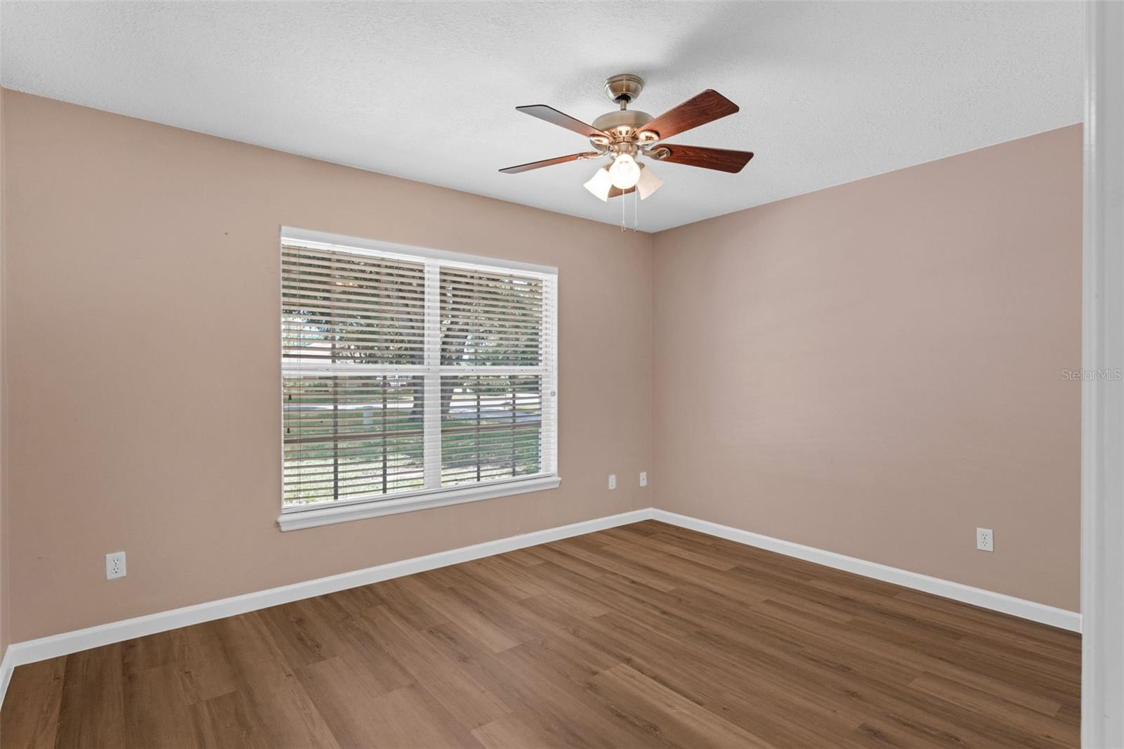 Image 21 of 44 For 10708 Lake Hill Drive