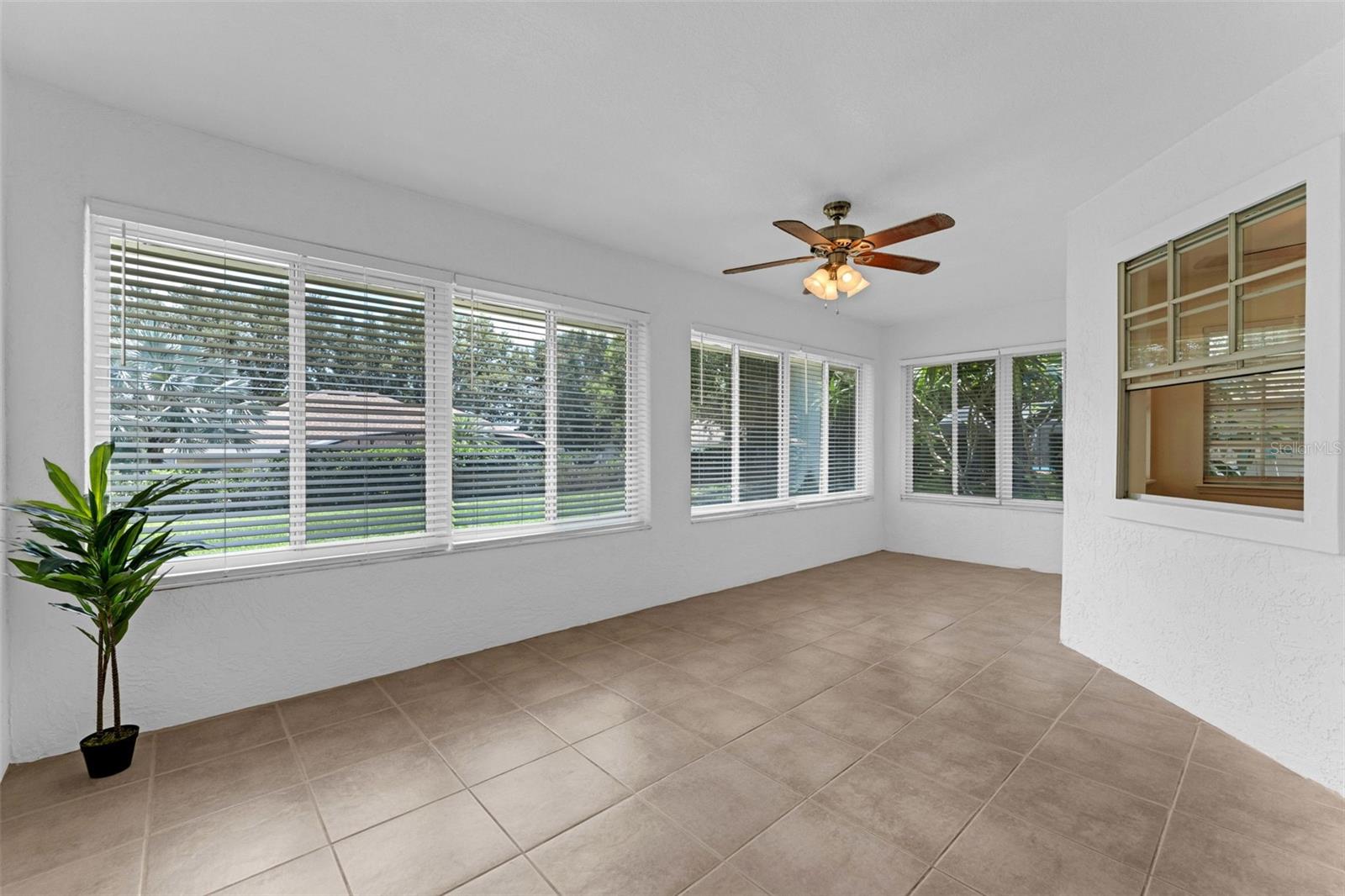 Image 27 of 44 For 10708 Lake Hill Drive
