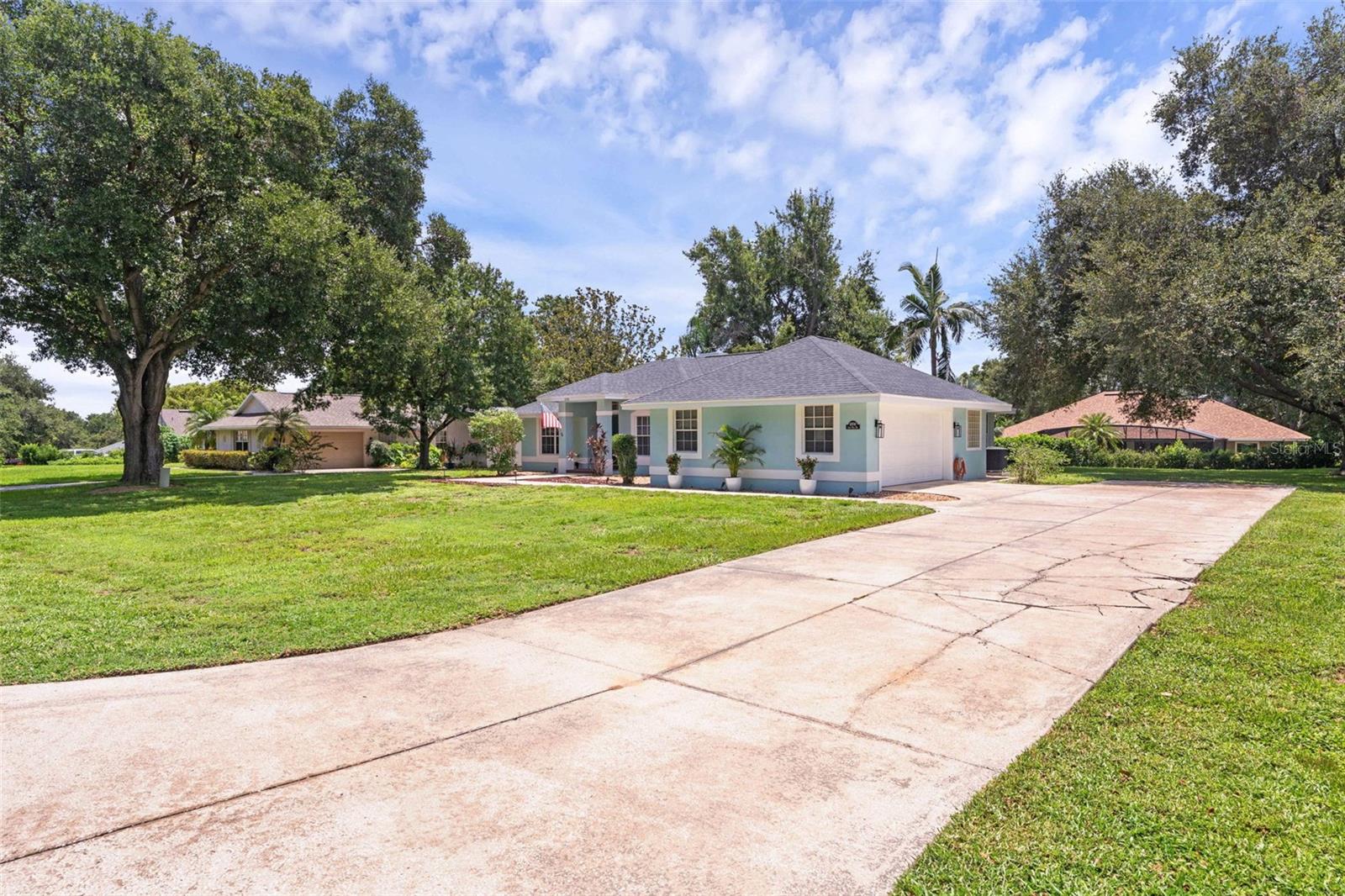 Image 5 of 44 For 10708 Lake Hill Drive