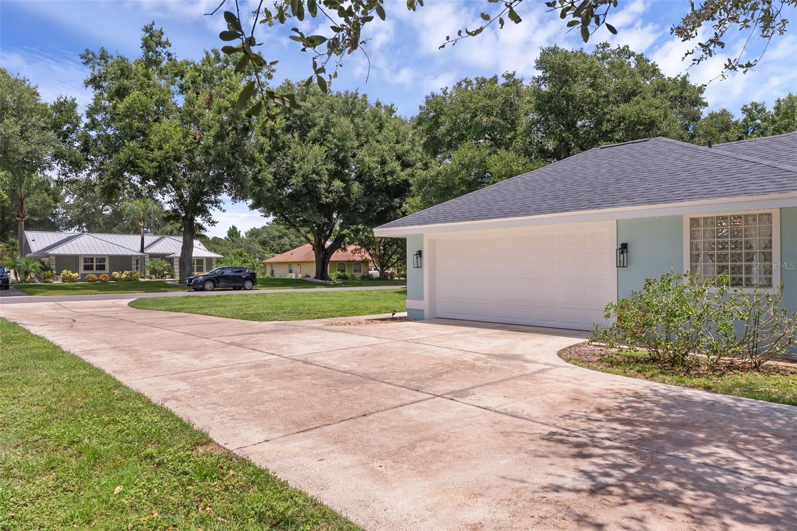 Image 6 of 44 For 10708 Lake Hill Drive