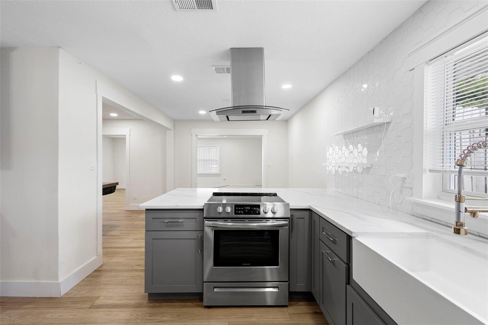 Image 7 of 40 For 5312 Newhall Avenue