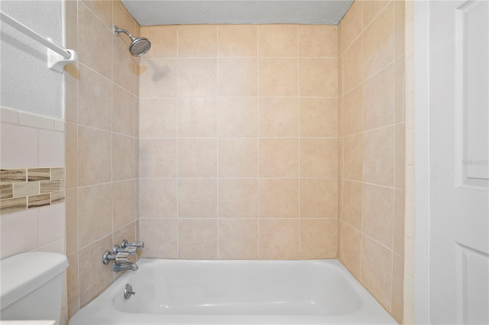 Image 14 of 33 For 303 Ridge Boulevard 110
