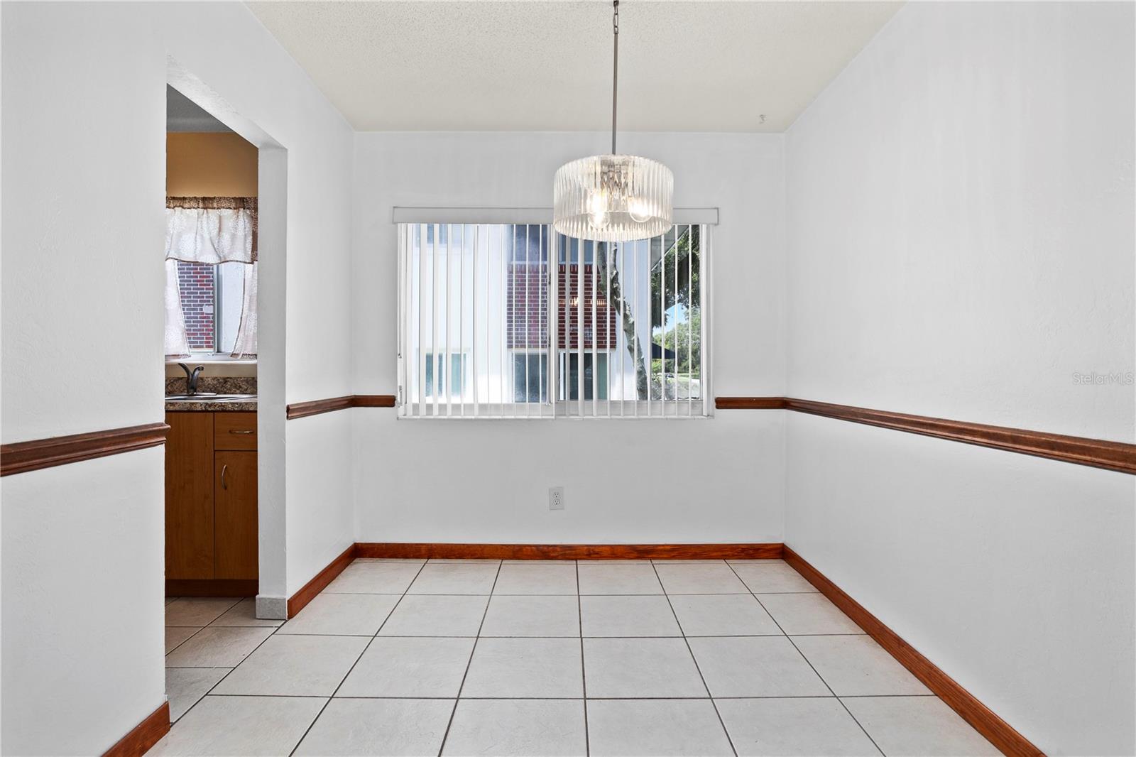 Image 21 of 33 For 303 Ridge Boulevard 110